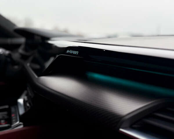 Чорний Ауді RS e-tron GT, об'ємом двигуна 0 л та пробігом 13 тис. км за 59800 $, фото 16 на Automoto.ua