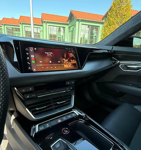 Черный Ауди RS e-tron GT, объемом двигателя 0 л и пробегом 2 тыс. км за 107000 $, фото 18 на Automoto.ua
