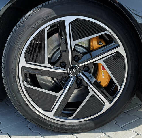 Черный Ауди RS e-tron GT, объемом двигателя 0 л и пробегом 2 тыс. км за 107000 $, фото 12 на Automoto.ua