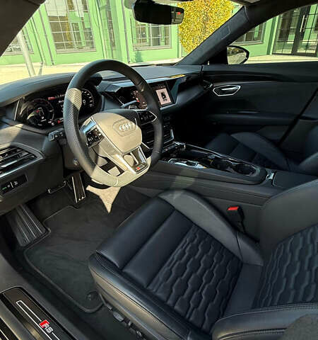 Черный Ауди RS e-tron GT, объемом двигателя 0 л и пробегом 2 тыс. км за 107000 $, фото 15 на Automoto.ua