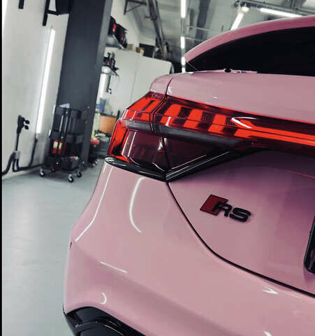 Фиолетовый Ауди RS e-tron GT, объемом двигателя 0 л и пробегом 27 тыс. км за 99999 $, фото 19 на Automoto.ua