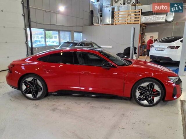 Красный Ауди RS e-tron GT, объемом двигателя 0 л и пробегом 45 тыс. км за 66500 $, фото 2 на Automoto.ua