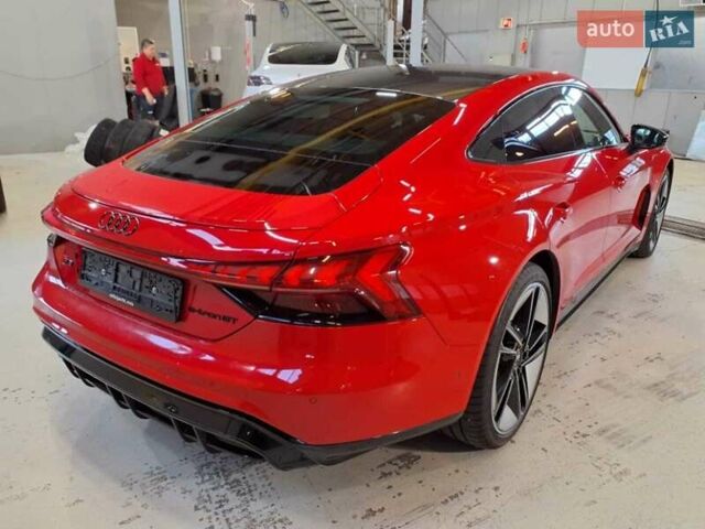 Красный Ауди RS e-tron GT, объемом двигателя 0 л и пробегом 45 тыс. км за 66500 $, фото 7 на Automoto.ua