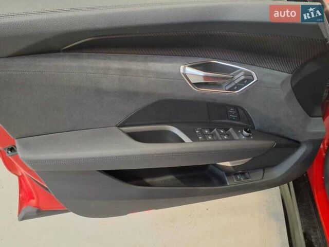 Красный Ауди RS e-tron GT, объемом двигателя 0 л и пробегом 45 тыс. км за 66500 $, фото 16 на Automoto.ua