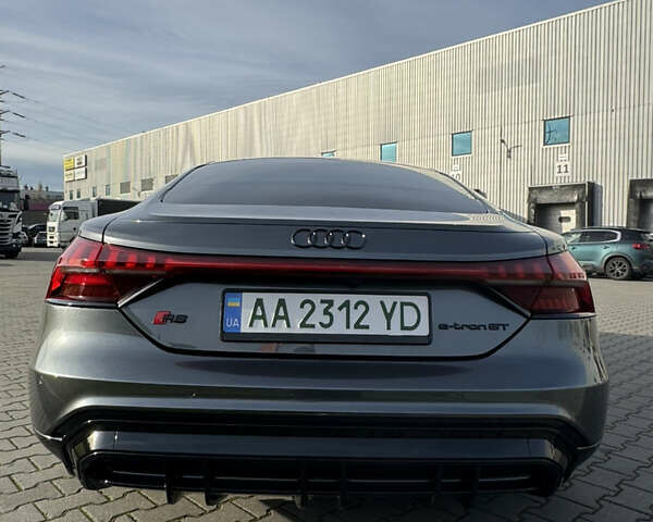 Серый Ауди RS e-tron GT, объемом двигателя 0 л и пробегом 52 тыс. км за 60000 $, фото 5 на Automoto.ua