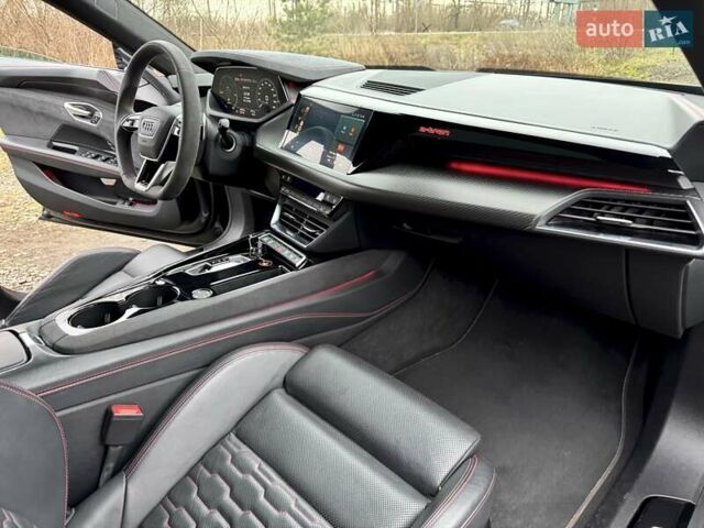 Серый Ауди RS e-tron GT, объемом двигателя 0 л и пробегом 48 тыс. км за 67700 $, фото 31 на Automoto.ua