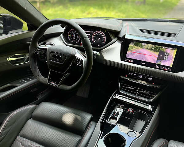 Серый Ауди RS e-tron GT, объемом двигателя 0 л и пробегом 52 тыс. км за 70500 $, фото 29 на Automoto.ua