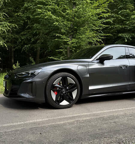Серый Ауди RS e-tron GT, объемом двигателя 0 л и пробегом 52 тыс. км за 70500 $, фото 5 на Automoto.ua