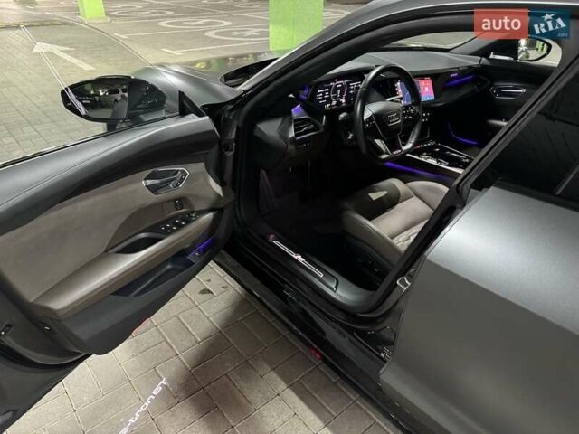 Серый Ауди RS e-tron GT, объемом двигателя 0 л и пробегом 51 тыс. км за 71000 $, фото 20 на Automoto.ua