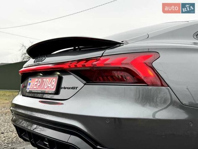 Серый Ауди RS e-tron GT, объемом двигателя 0 л и пробегом 48 тыс. км за 67700 $, фото 15 на Automoto.ua