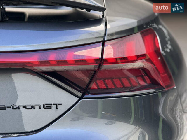 Серый Ауди RS e-tron GT, объемом двигателя 0 л и пробегом 21 тыс. км за 62000 $, фото 18 на Automoto.ua