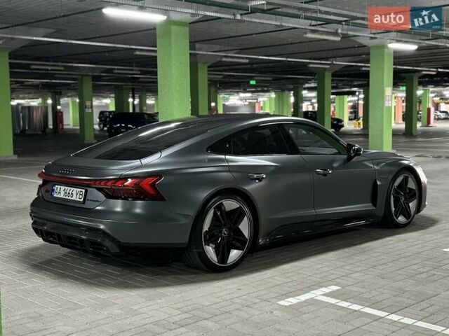 Серый Ауди RS e-tron GT, объемом двигателя 0 л и пробегом 51 тыс. км за 71000 $, фото 4 на Automoto.ua