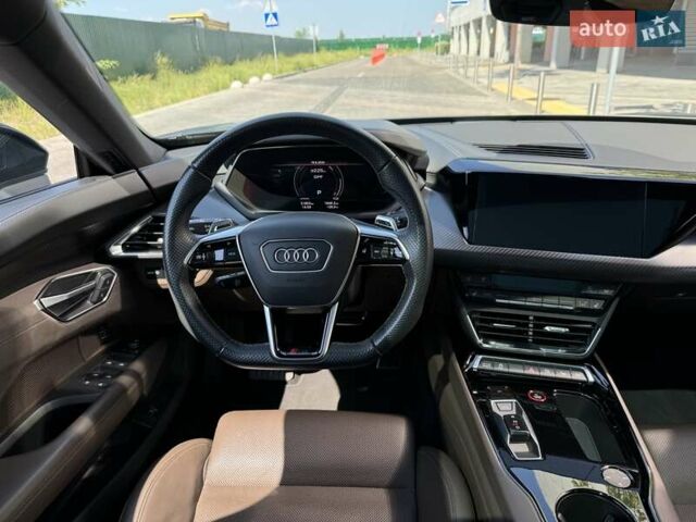Серый Ауди RS e-tron GT, объемом двигателя 0 л и пробегом 51 тыс. км за 71000 $, фото 13 на Automoto.ua