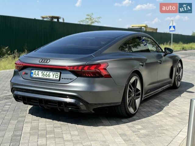 Серый Ауди RS e-tron GT, объемом двигателя 0 л и пробегом 51 тыс. км за 71000 $, фото 11 на Automoto.ua