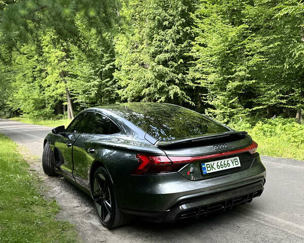 Серый Ауди RS e-tron GT, объемом двигателя 0 л и пробегом 52 тыс. км за 70500 $, фото 10 на Automoto.ua