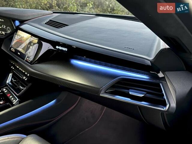 Серый Ауди RS e-tron GT, объемом двигателя 0 л и пробегом 48 тыс. км за 65500 $, фото 63 на Automoto.ua