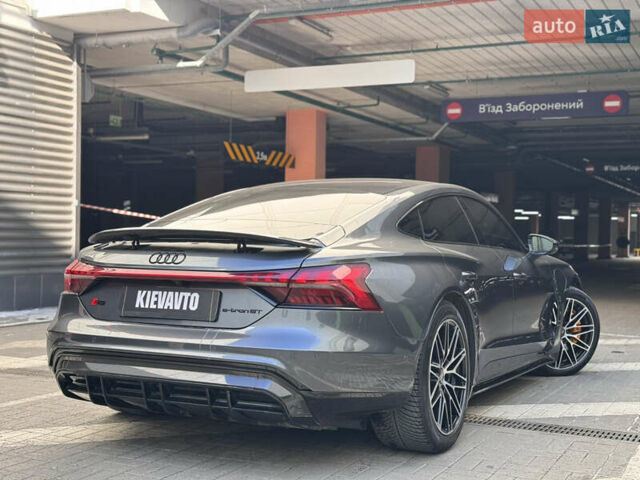 Серый Ауди RS e-tron GT, объемом двигателя 0 л и пробегом 21 тыс. км за 62000 $, фото 5 на Automoto.ua