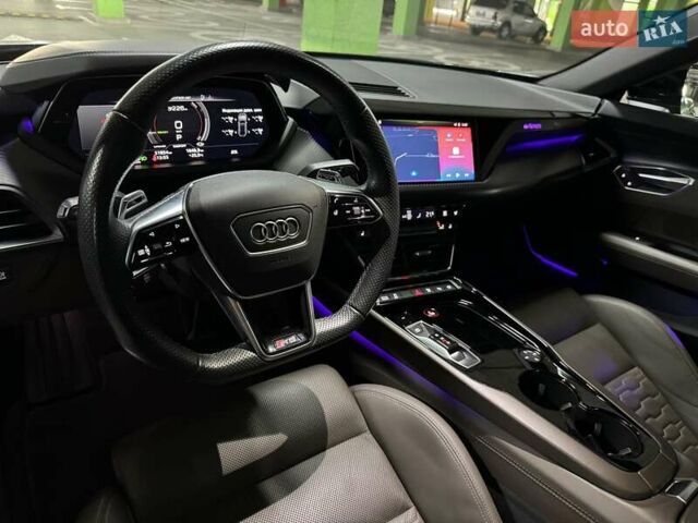 Серый Ауди RS e-tron GT, объемом двигателя 0 л и пробегом 51 тыс. км за 71000 $, фото 17 на Automoto.ua