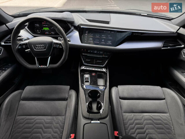 Серый Ауди RS e-tron GT, объемом двигателя 0 л и пробегом 21 тыс. км за 62000 $, фото 23 на Automoto.ua