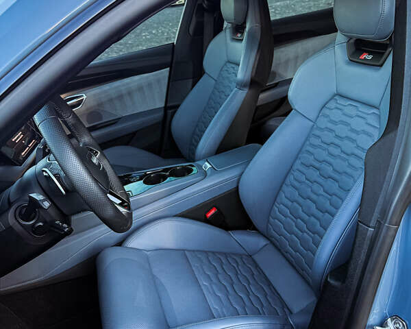 Серый Ауди RS e-tron GT, объемом двигателя 0 л и пробегом 12 тыс. км за 78000 $, фото 4 на Automoto.ua