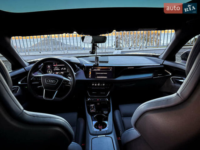 Серый Ауди RS e-tron GT, объемом двигателя 0 л и пробегом 12 тыс. км за 78000 $, фото 18 на Automoto.ua