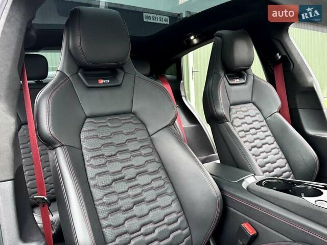Серый Ауди RS e-tron GT, объемом двигателя 0 л и пробегом 48 тыс. км за 65500 $, фото 30 на Automoto.ua