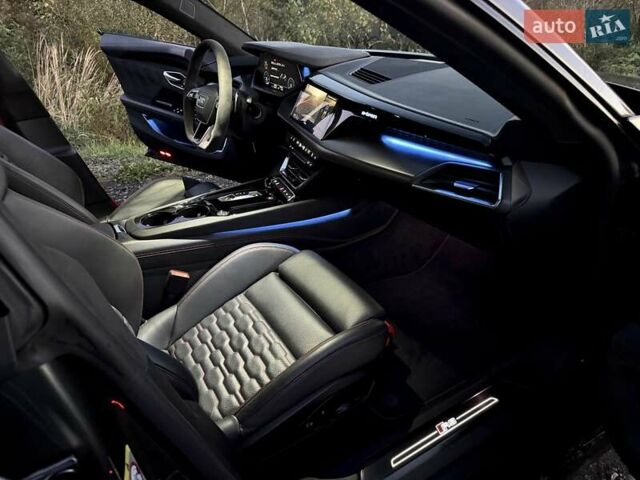Серый Ауди RS e-tron GT, объемом двигателя 0 л и пробегом 48 тыс. км за 65500 $, фото 60 на Automoto.ua