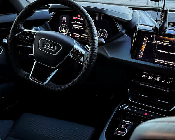 Серый Ауди RS e-tron GT, объемом двигателя 0 л и пробегом 12 тыс. км за 78000 $, фото 20 на Automoto.ua