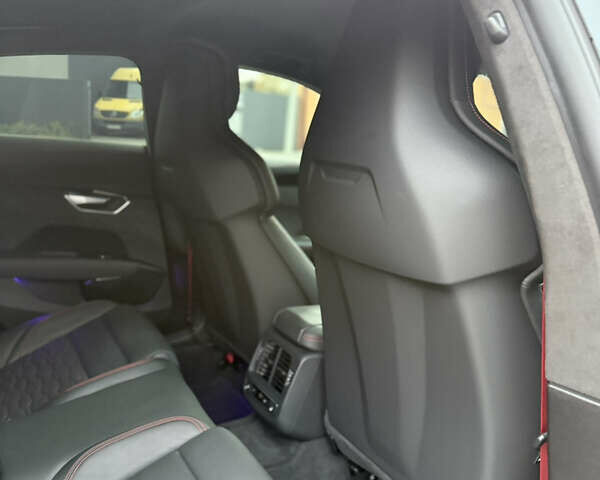 Ауді RS e-tron GT 2021 у Коломые на Automoto.ua Сірий Ауді RS e-tron GT, об'ємом двигуна 0 л та пробігом 58 тис. км за 58000 $, фото 27 на Automoto.ua