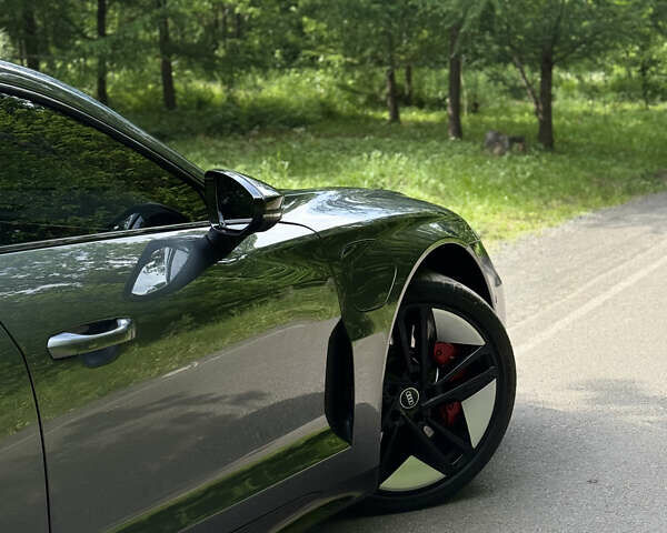 Серый Ауди RS e-tron GT, объемом двигателя 0 л и пробегом 52 тыс. км за 70500 $, фото 18 на Automoto.ua