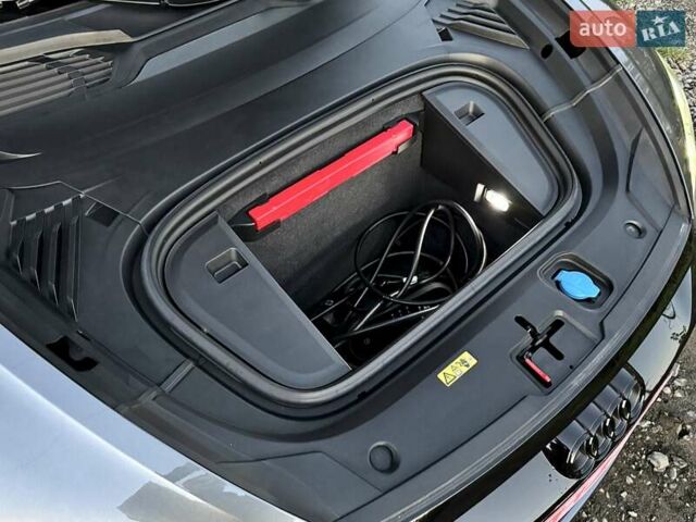 Серый Ауди RS e-tron GT, объемом двигателя 0 л и пробегом 48 тыс. км за 67700 $, фото 22 на Automoto.ua