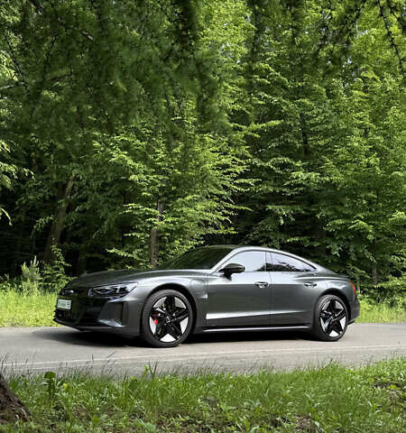 Серый Ауди RS e-tron GT, объемом двигателя 0 л и пробегом 52 тыс. км за 70500 $, фото 4 на Automoto.ua