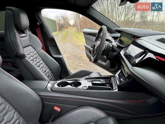 Серый Ауди RS e-tron GT, объемом двигателя 0 л и пробегом 48 тыс. км за 65500 $, фото 37 на Automoto.ua