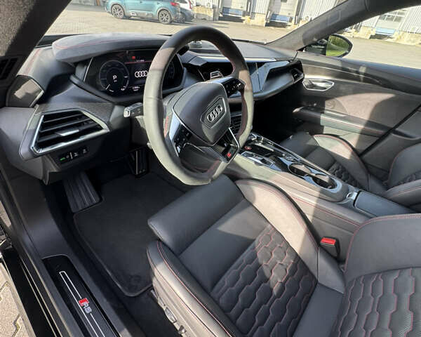 Серый Ауди RS e-tron GT, объемом двигателя 0 л и пробегом 52 тыс. км за 60000 $, фото 7 на Automoto.ua