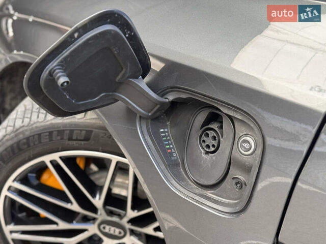 Серый Ауди RS e-tron GT, объемом двигателя 0 л и пробегом 21 тыс. км за 62000 $, фото 21 на Automoto.ua
