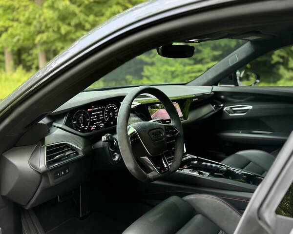 Серый Ауди RS e-tron GT, объемом двигателя 0 л и пробегом 52 тыс. км за 70500 $, фото 21 на Automoto.ua