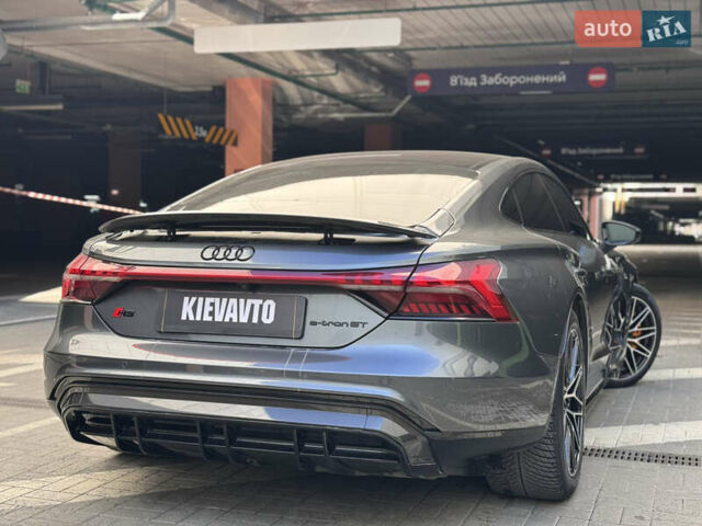 Серый Ауди RS e-tron GT, объемом двигателя 0 л и пробегом 21 тыс. км за 62000 $, фото 6 на Automoto.ua
