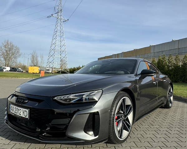 Серый Ауди RS e-tron GT, объемом двигателя 0 л и пробегом 52 тыс. км за 60000 $, фото 2 на Automoto.ua
