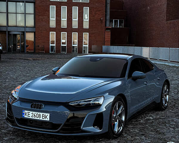 Серый Ауди RS e-tron GT, объемом двигателя 0 л и пробегом 12 тыс. км за 78000 $, фото 2 на Automoto.ua