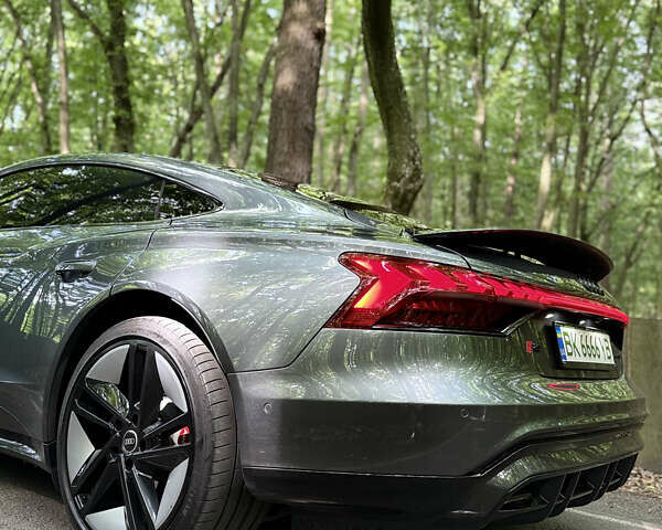 Серый Ауди RS e-tron GT, объемом двигателя 0 л и пробегом 52 тыс. км за 70500 $, фото 8 на Automoto.ua
