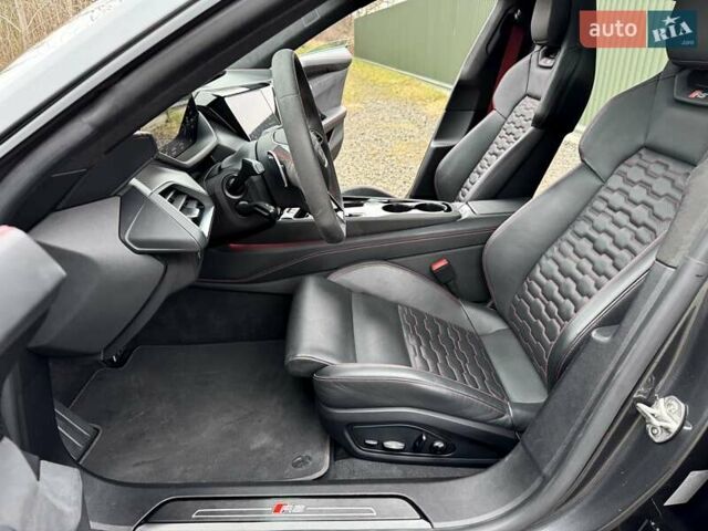 Серый Ауди RS e-tron GT, объемом двигателя 0 л и пробегом 48 тыс. км за 65500 $, фото 33 на Automoto.ua