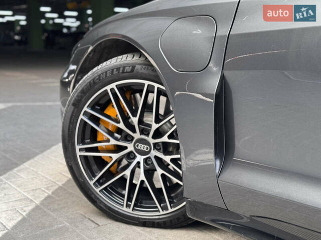 Серый Ауди RS e-tron GT, объемом двигателя 0 л и пробегом 21 тыс. км за 62000 $, фото 19 на Automoto.ua
