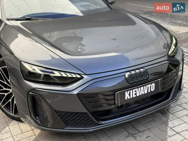 Серый Ауди RS e-tron GT, объемом двигателя 0 л и пробегом 21 тыс. км за 62000 $, фото 13 на Automoto.ua
