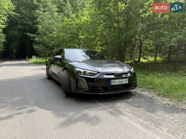 Серый Ауди RS e-tron GT, объемом двигателя 0 л и пробегом 52 тыс. км за 70500 $, фото 16 на Automoto.ua
