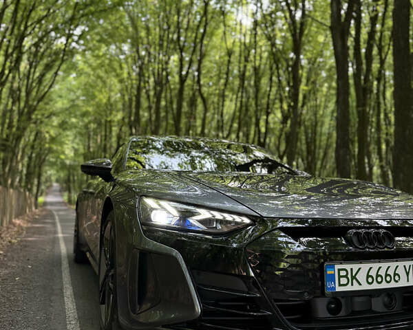 Серый Ауди RS e-tron GT, объемом двигателя 0 л и пробегом 52 тыс. км за 70500 $, фото 14 на Automoto.ua