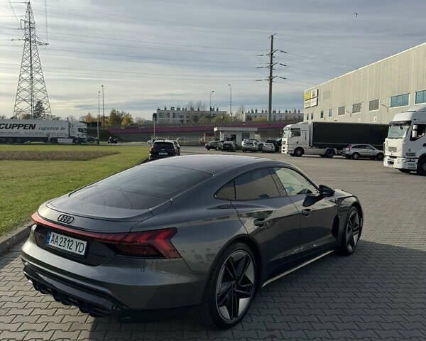 Серый Ауди RS e-tron GT, объемом двигателя 0 л и пробегом 52 тыс. км за 60000 $, фото 3 на Automoto.ua