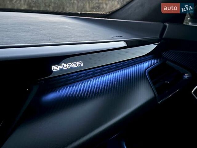 Серый Ауди RS e-tron GT, объемом двигателя 0 л и пробегом 48 тыс. км за 67700 $, фото 83 на Automoto.ua
