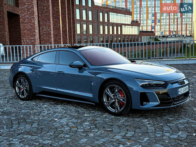 Серый Ауди RS e-tron GT, объемом двигателя 0 л и пробегом 12 тыс. км за 78000 $, фото 3 на Automoto.ua