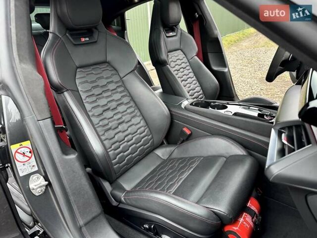 Серый Ауди RS e-tron GT, объемом двигателя 0 л и пробегом 48 тыс. км за 67700 $, фото 29 на Automoto.ua
