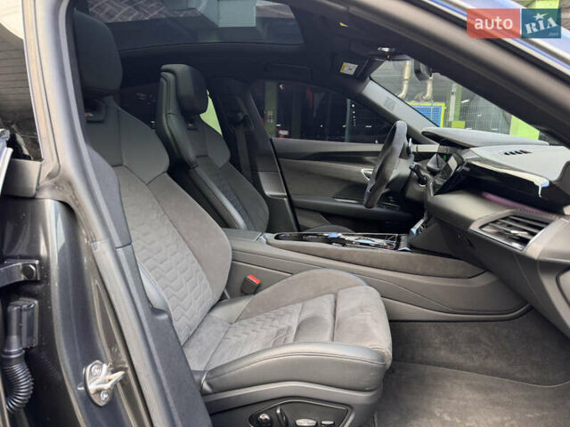 Серый Ауди RS e-tron GT, объемом двигателя 0 л и пробегом 21 тыс. км за 62000 $, фото 43 на Automoto.ua